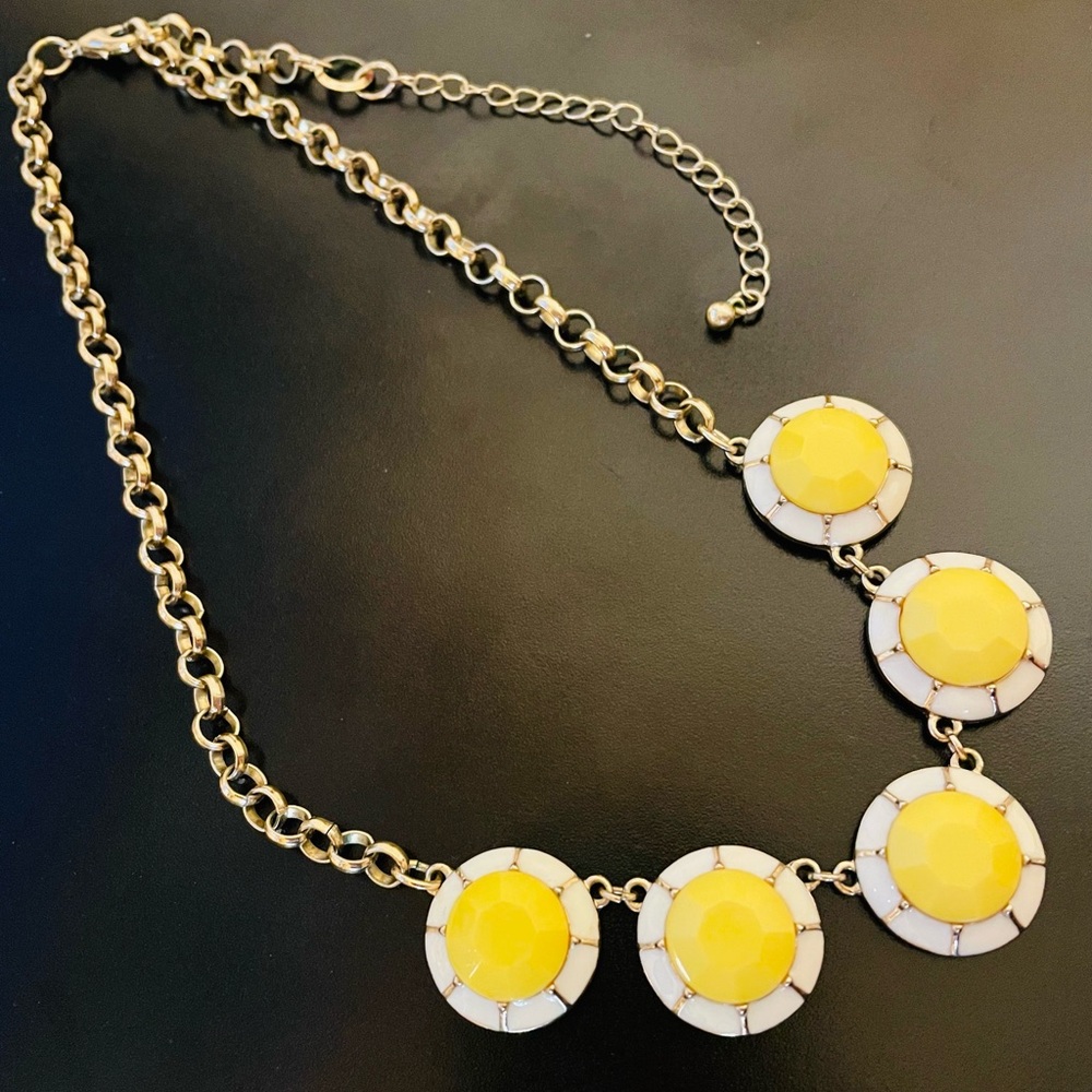 🔴Yellow and White Statement Necklace - Picture 4 of 8